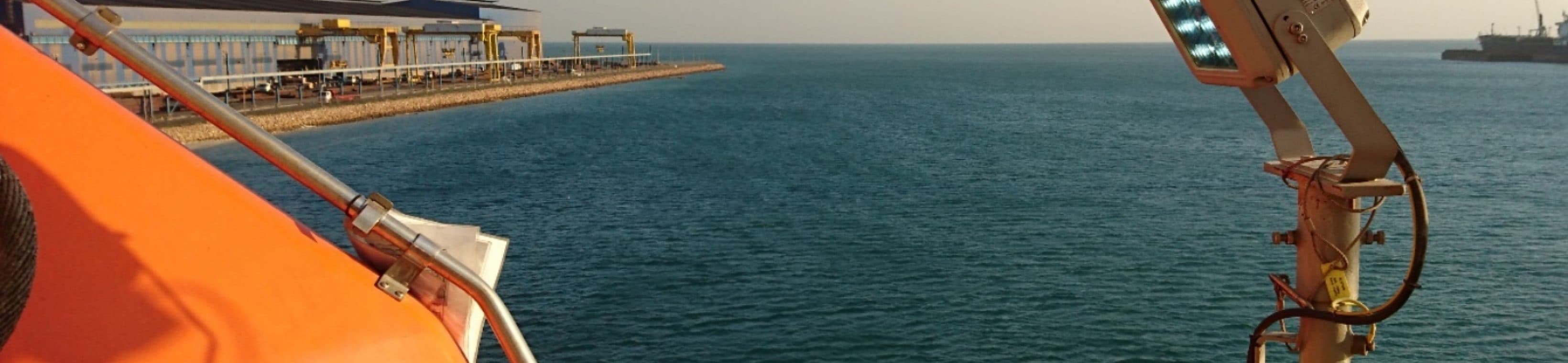Emergency SPARTAN LED luminaire installed on an offshore