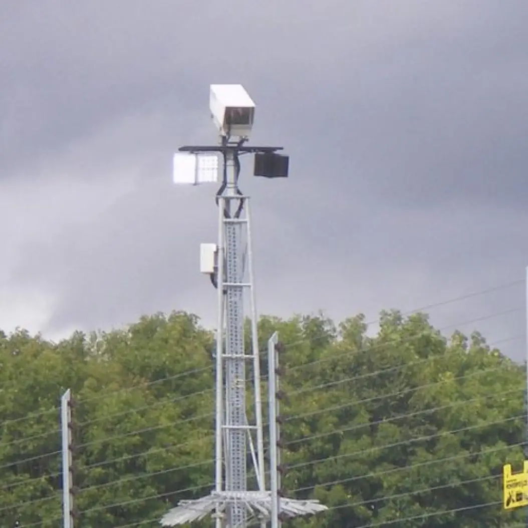 critical infrastructure, linear, hazardous area lighting, LED lighting, emergency lighting, pulsed lighting, security lighting, critical infrastructure, infrastructure surveillance